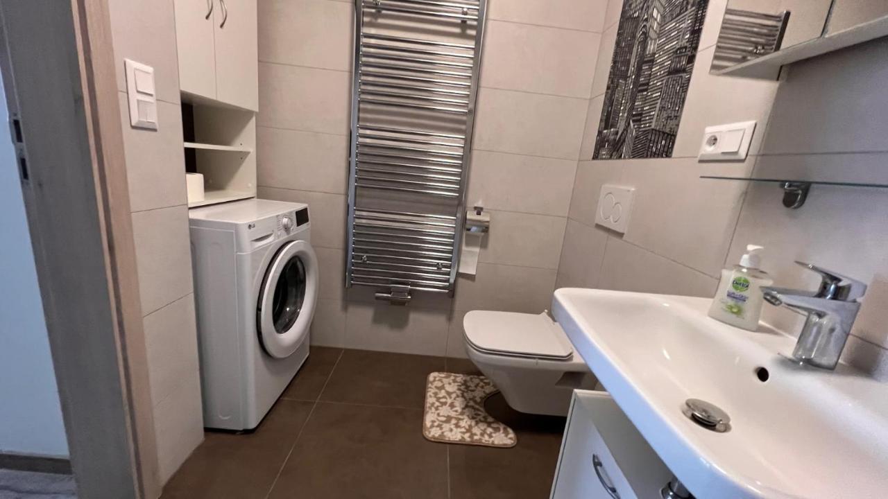 Air-Conditioned, 2 Room Apartment With Balcony, New Building Raca Bratislava Exteriör bild