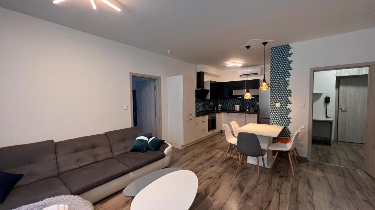 Air-Conditioned, 2 Room Apartment With Balcony, New Building Raca Bratislava Exteriör bild